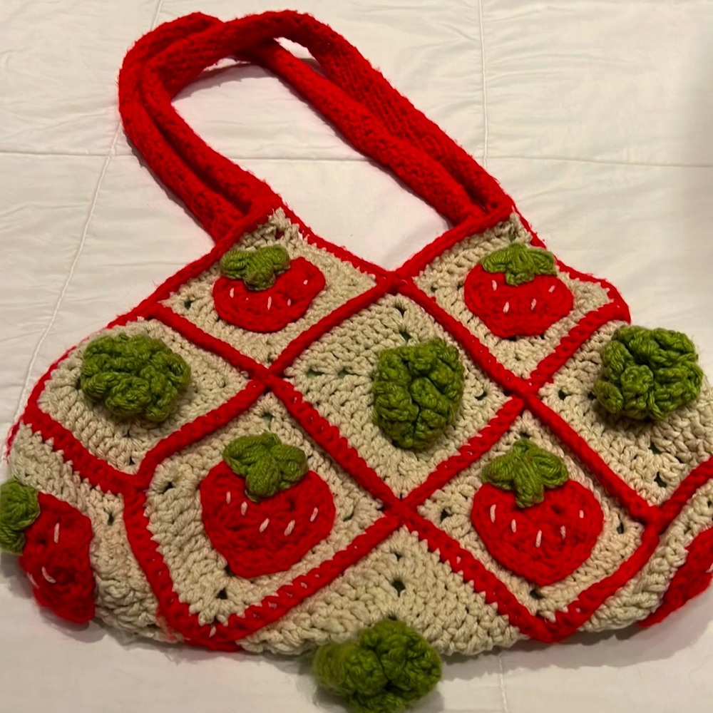 Crochet bag, lined